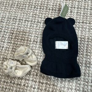 3-6M booties and hat